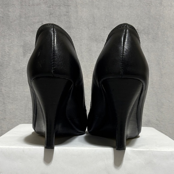 🔥🔥🔥Tory Burch Black and Gold Flats Iconic Design Size: 7.5US/ 38 EU🔥🔥🔥 - Picture 6 of 9